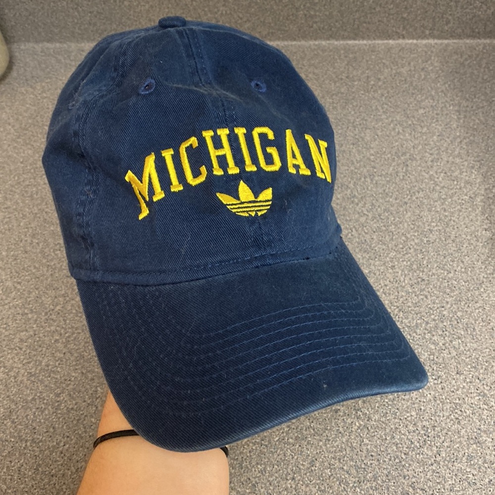 💛 adidas University of Michigan Hat 💙